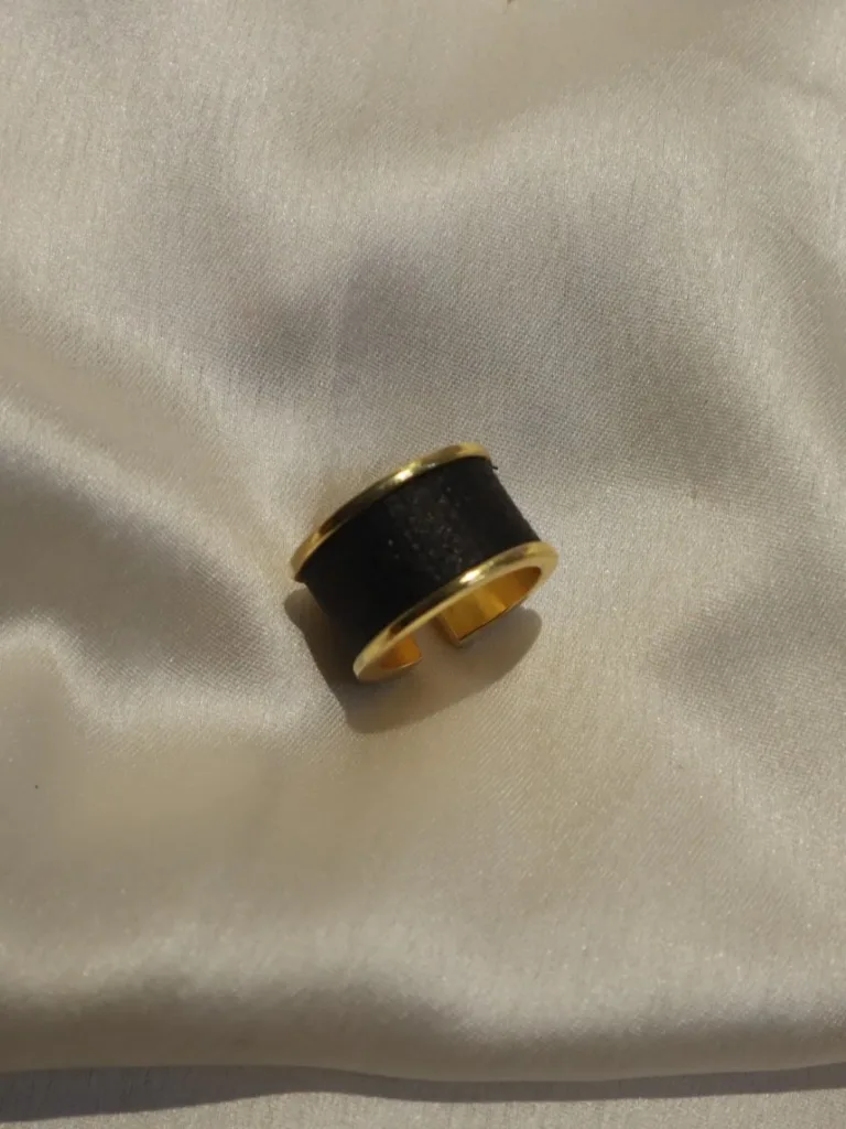 Plant Leather Black Gold Ring