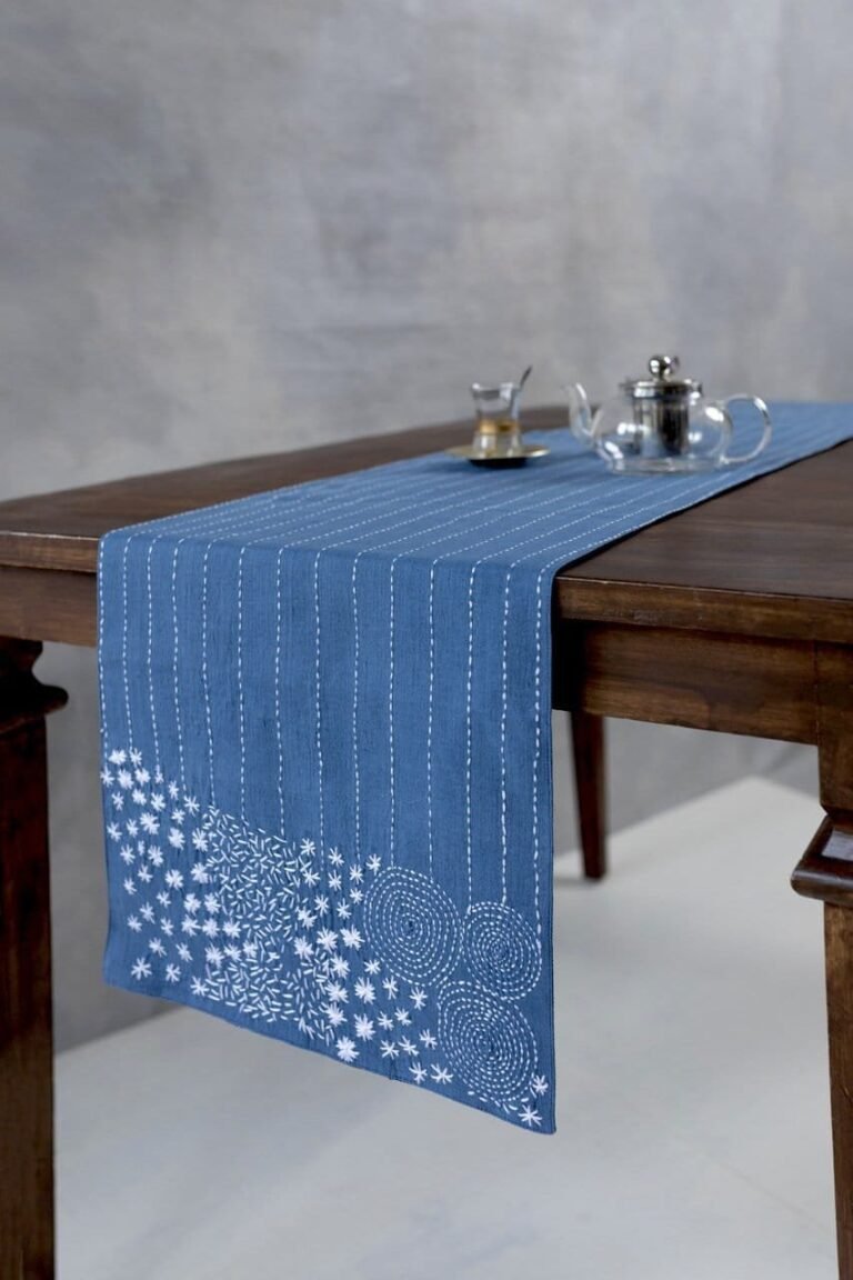 Goya - Table Runner