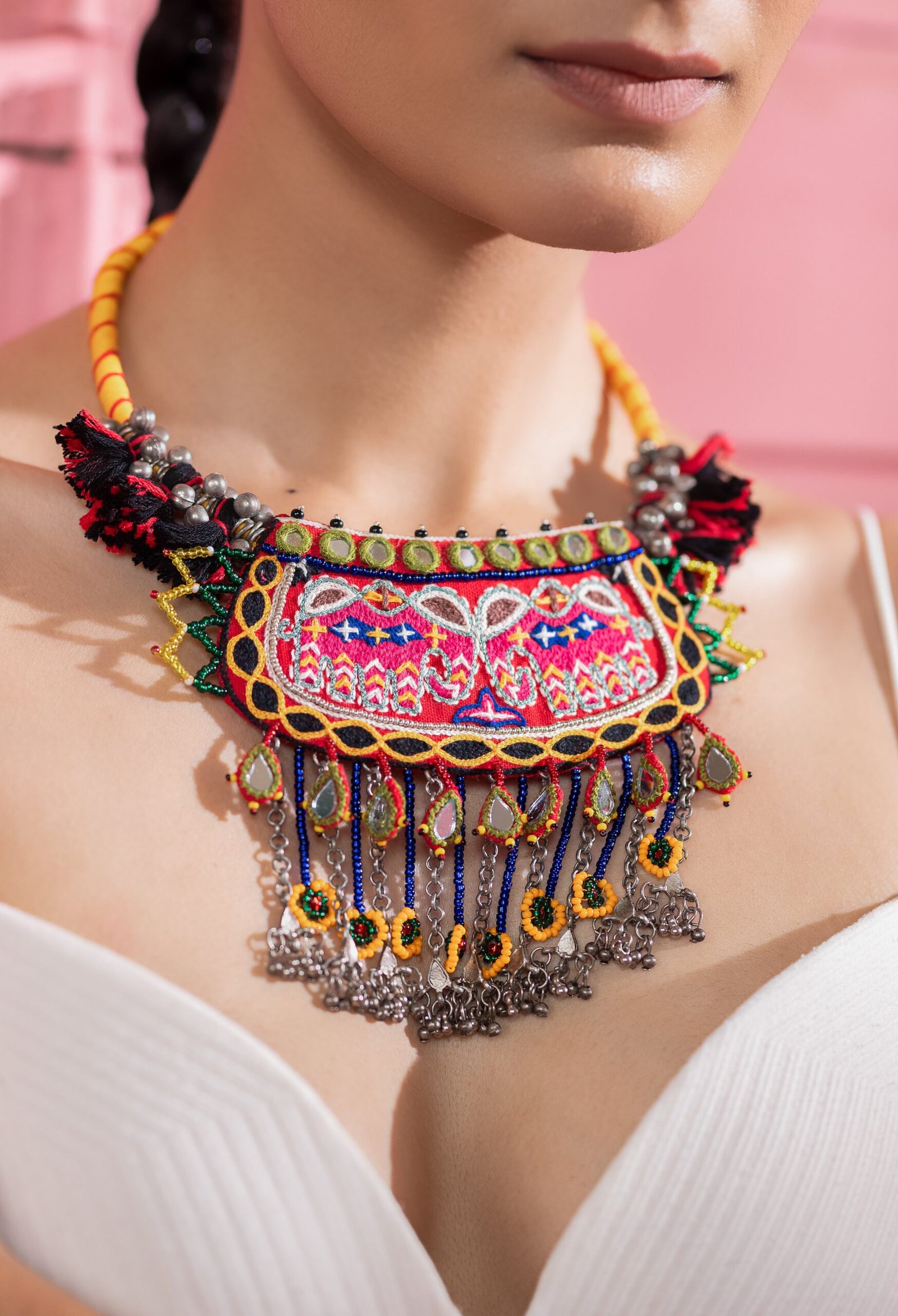 Yebo Haansdi Neckpiece